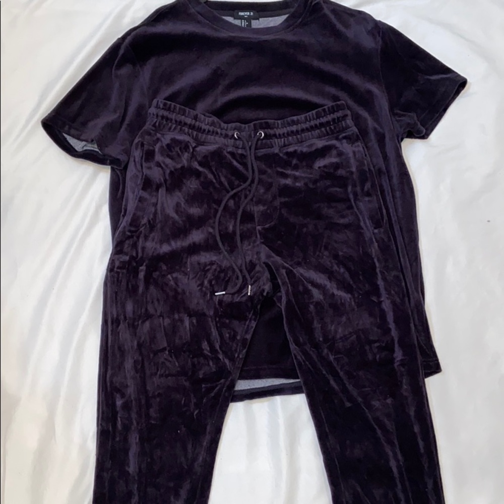-Never worn- Forever 21 men velour matching set